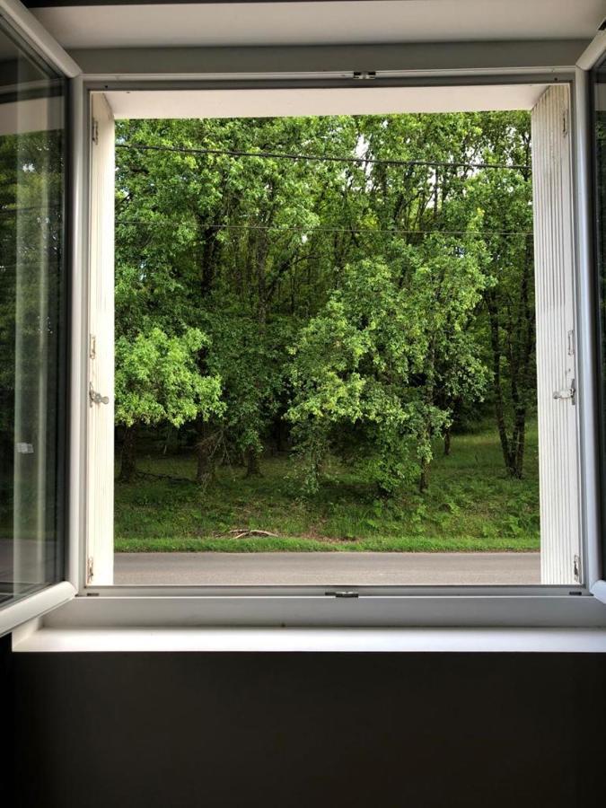 Paisible logement à Brive proche centre-ville et campagne avec Wifi Netflix et Parking privé Esterno foto